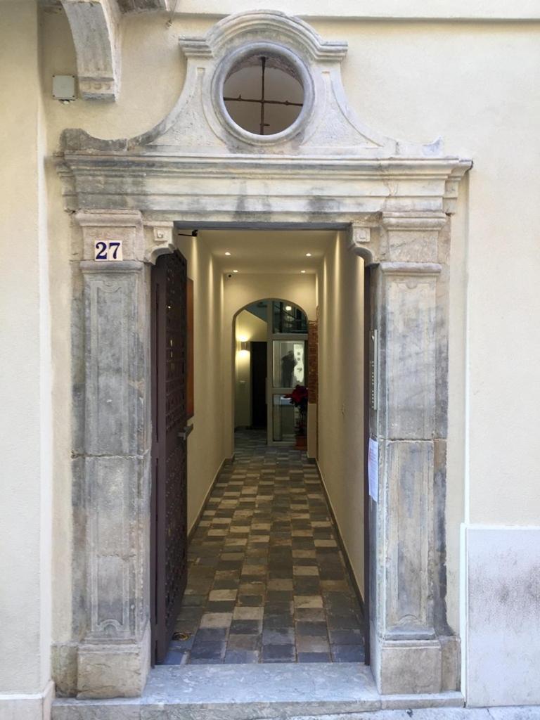 Della Cuba Vacanze Trapani Historic Center Buitenkant foto